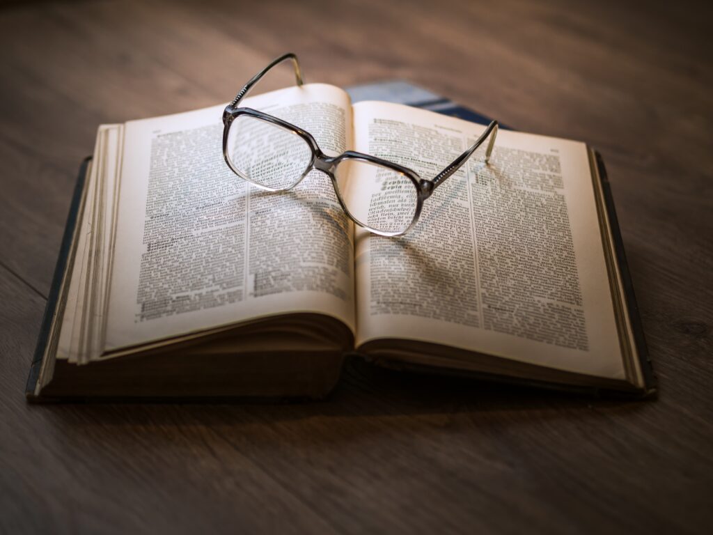 conocimiento, libro, gafas